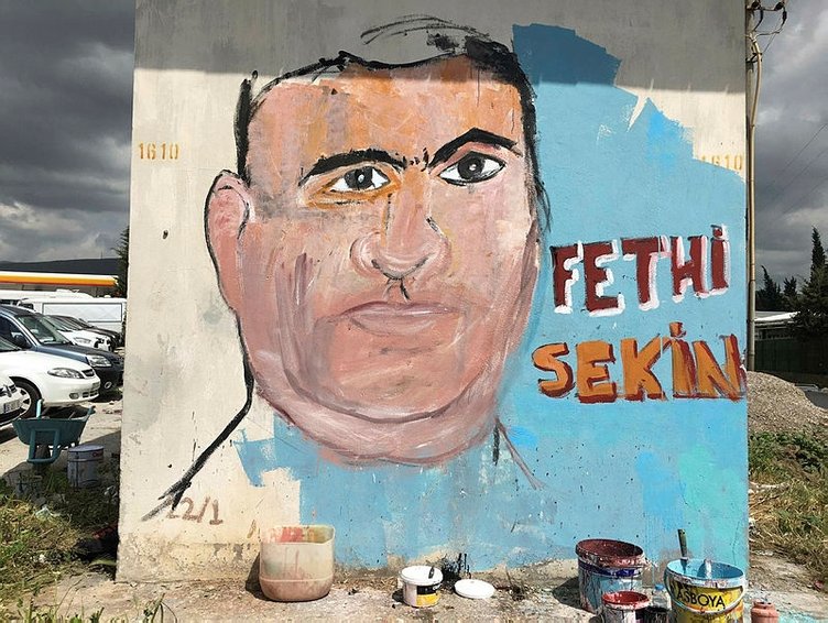İzmir’de Fethi Sekin sevgisini duvarlara kazıdı