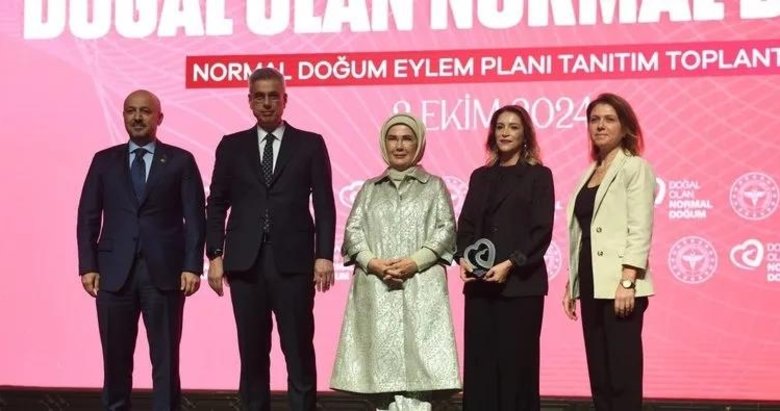 Türkiye ortalamasının altında sezaryen doğuma Emine Erdoğan’dan plaket