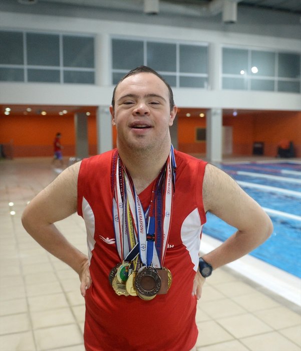 Yüzlerce madalyası var! Down sendromlu milli yüzücü Mehmet Fatih Karahan’ın hedefi olimpiyat şampiyonluğu