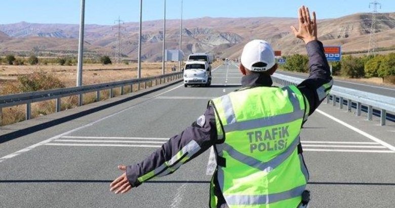 Trafik polisi kural tanımayan sürücüleri affetmedi - Gündem Haberleri