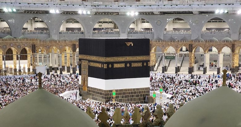 Diyanet depremzede üniversite öğrencilerini umreye gönderiyor