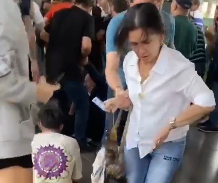 İZBAN’da yürüyen merdiven kazası