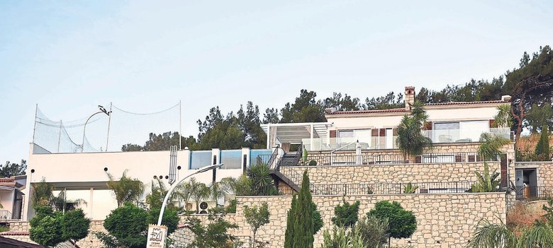 Acun ve Mesut’a mezar şoku