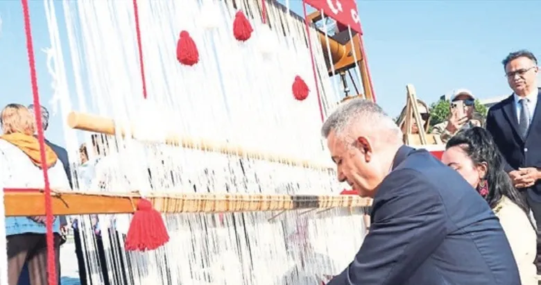 Türk Bayrağı’na ilk ilmek atıldı