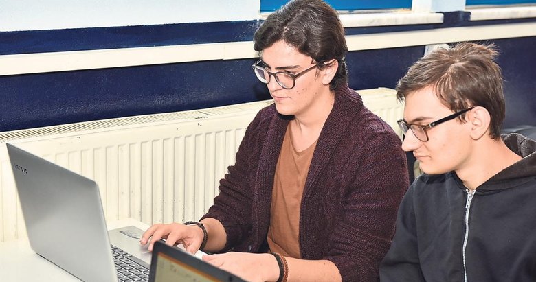 Manisa Celal Bayar Üniversitesi uzaktan eğitimde başarısını ispatladı