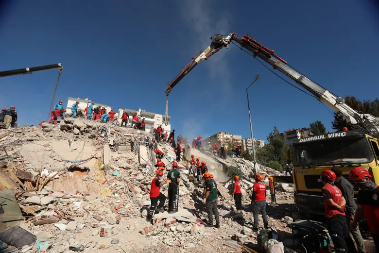 Anne ve babasını depremde kaybeden Arif Emre, deprem anını anlattı