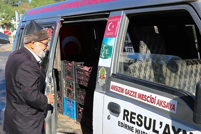 elmaci-dede-yine-yollarda-bu-seferki-duragi-izmir-1793089499188.jpeg