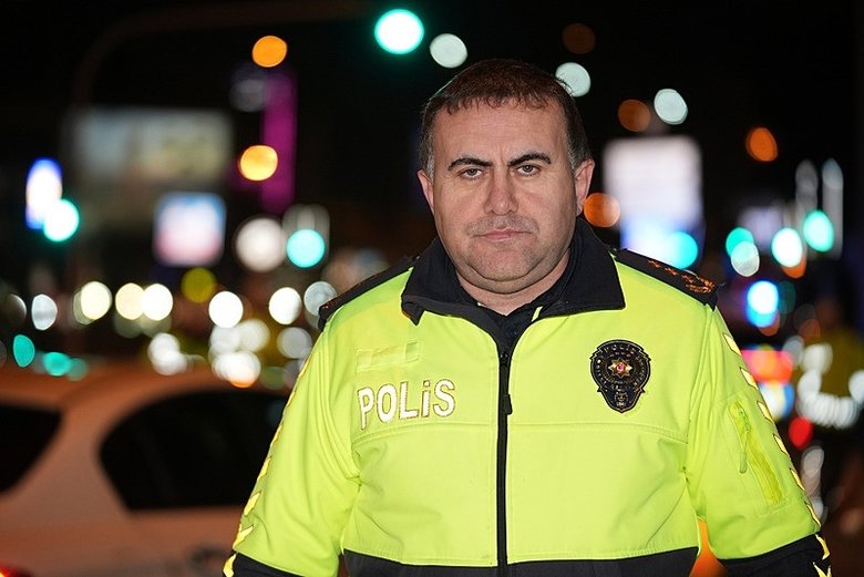 izmirde-yilbasinda-trafik-denetimi-kapsamli-sekilde-suruyor-1767214207148.jpeg