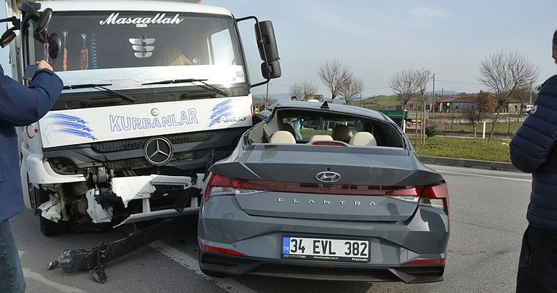 Çanakkale’de kamyon ile otomobil çarpıştı: 1 ölü, 2 yaralı