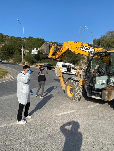 İzmir Çeşme’de kepçe operatörüne silahlı saldırı