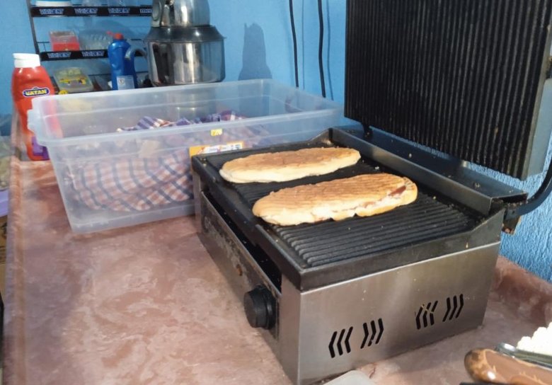 Çocuklar yürekleri ısıttı! Yemek yiyemeyen arkadaşları için ‘askıda tost’ uygulaması başlattılar