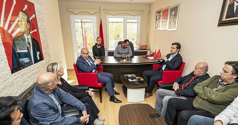 CHP’li Tunç Soyer, FETÖ’den tutuklu Burak Oğuz’u ziyaret etti
