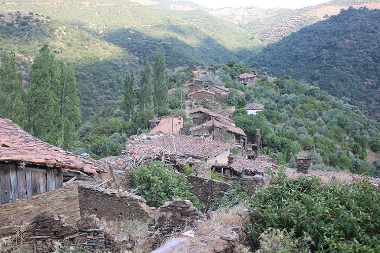 İzmir’in göbeğinde ama kimse bilmiyor: 1 saatte gidebileceğiniz o gizli köyler