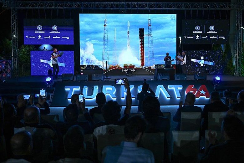 Uzayda Türk çağı! Türkiye’nin ilk yerli ve milli haberleşme uydusu Türksat 6A uzaya fırlatıldı!