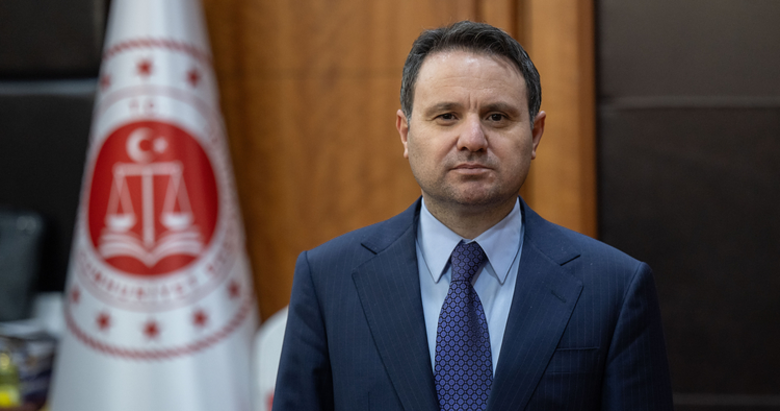 Bakan Gürlek, kazandığı 150 bin liralık tazminatı AFAD’a bağışladı