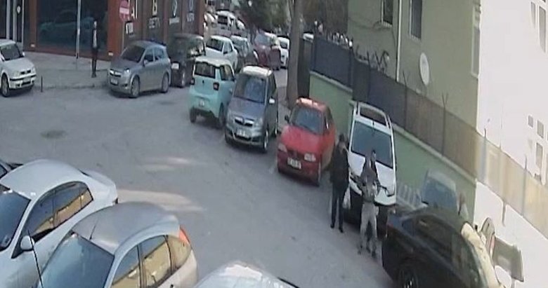 Sokakta Heimlich manevrası: Boğazına yemek kaçan adamı böyle kurtardı