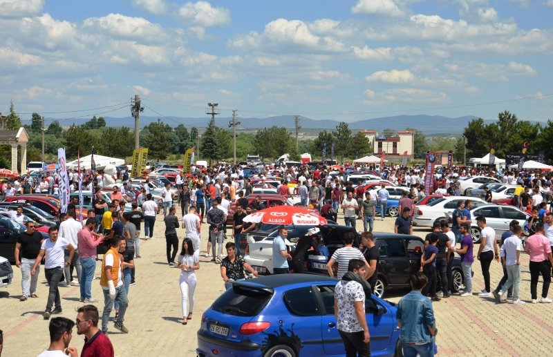 Modifiye tutkunları Kütahya’da buluştu! Yaklaşık 40 ilden 500 araç katıldı