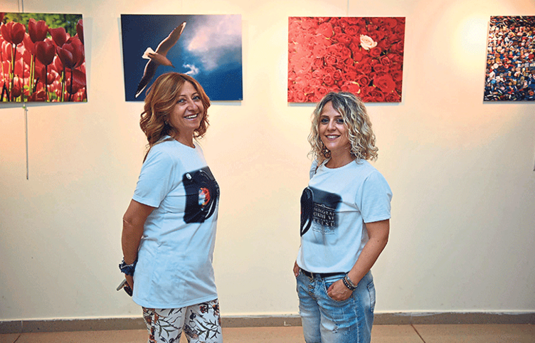 Çocuk vakfı yararına fotoğraf sergisi açtılar