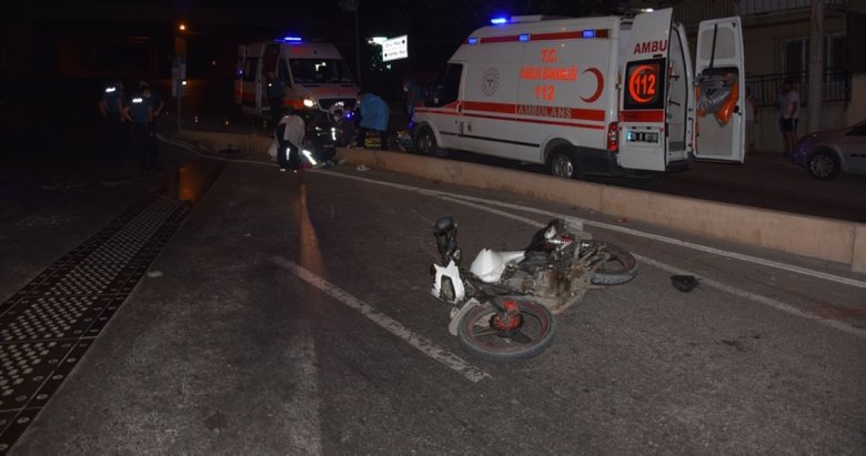 İzmir’de ’Dur’ ihtarına uymayan motosikletli, polisten kaçarken refüje çarptı