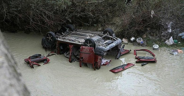Manisa’da feci kaza! Nehre düşen araçtaki 3 kişi yaşamını yitirdi