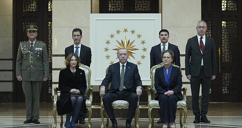 Büyükelçilerden Başkan Erdoğan’a güven mektubu