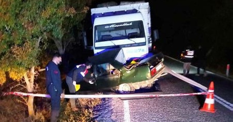 İzmir’de kahreden son! Kamyonun altına giren otomobildeki 2 kardeş öldü, 1 yaralı