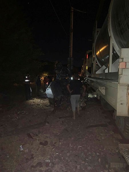 Dursunbey’de tren otomobili biçti