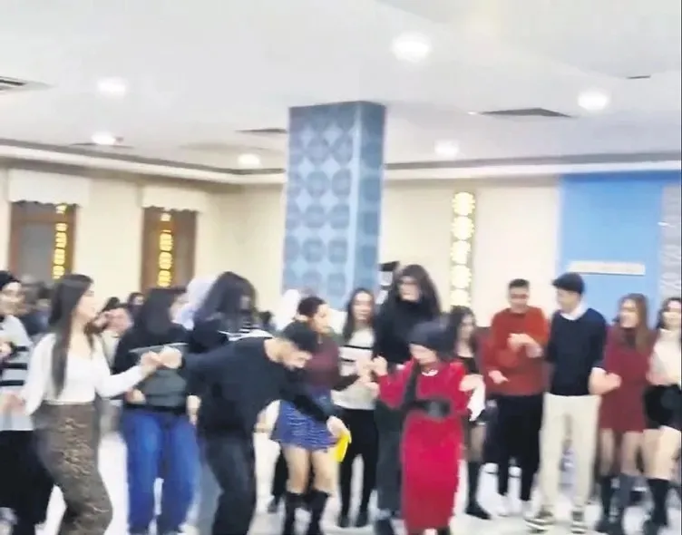 usakta-sosyal-medyayi-sallayan-dugun-adi-feyk-ogrenciler-gelinsiz-damatsiz-piste-kostu-1792909774377.jpeg