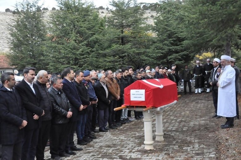 Afyonkarahisar’da kansere yenik düşen Kıbrıs Gazisi son yolculuğuna uğurlandı