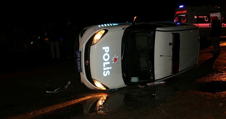Aydın’da otomobil polis aracına çarptı