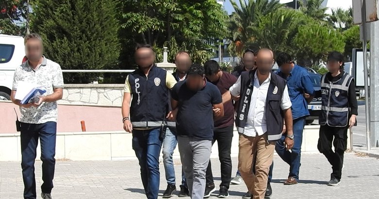 İzmir Çeşme’de dolandırıcılar suçüstü yakalandı