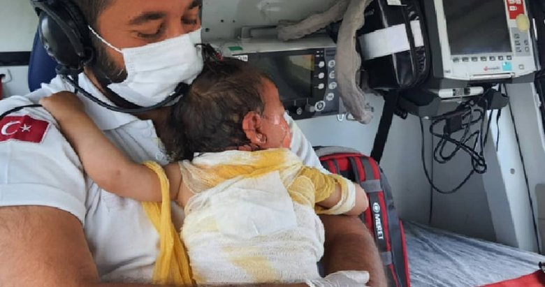 1 yaşındaki Beril bebeğin üzerine sıcak su döküldü!  Sağlık görevlisine sıkı sıkı sarıldı