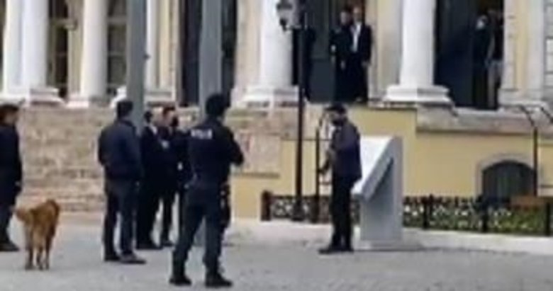 İzmir Valiliği önüne silahla gelerek 4 el havaya ateş açtı! Hareketli anlar kamerada