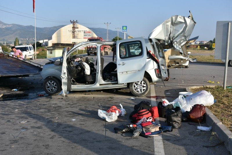 Amasya’da trafik kazası: 3 ölü, 6 yaralı