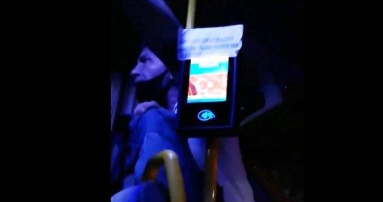 Bodrum’da minibüs şoföründen skandal! Turistlere hakaret edip araçtan attı