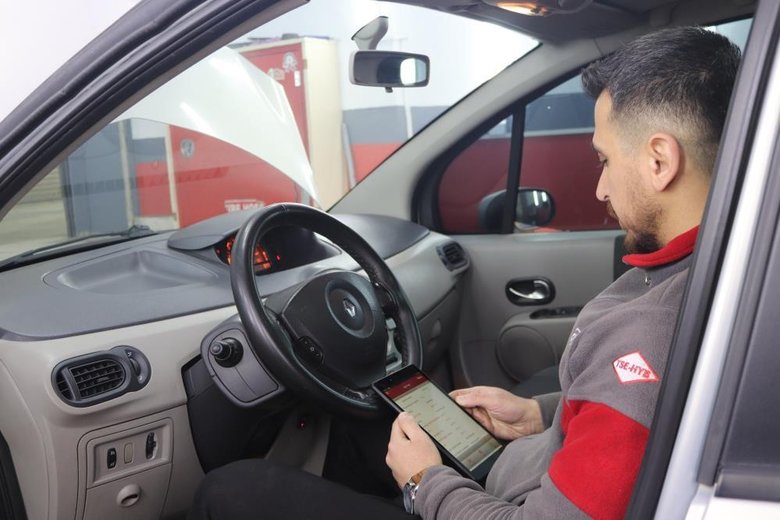 İkinci el araç piyasasında büyük düşüş: Ekspertizler sinek avlıyor