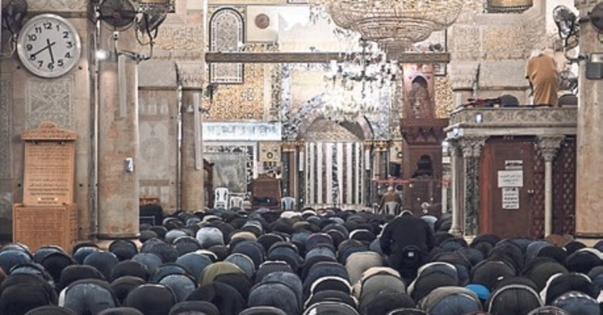 Mescid-i Aksa 41 gün sonra ibadete açıldı