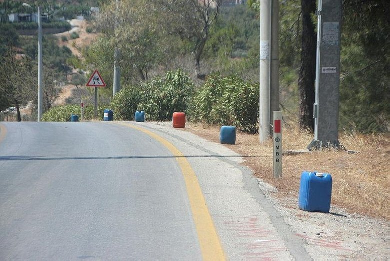 Yangın tehlikesine karşı 700 bidon konuldu! İlk müdahalede kullanılacak