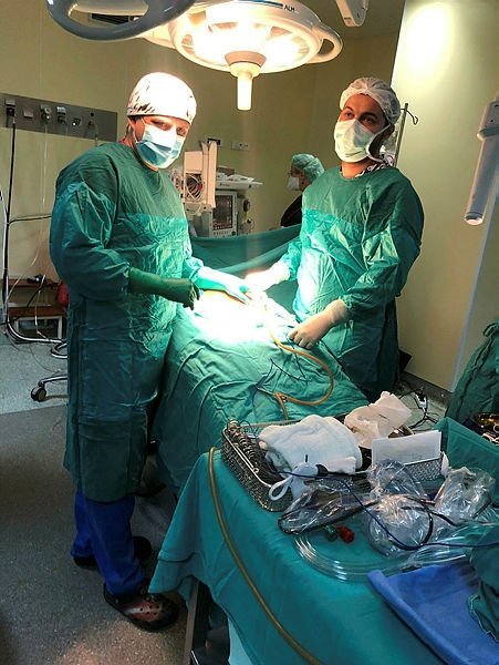 Araf bebek, mide çekme ameliyatı yapılan en küçük hasta oldu
