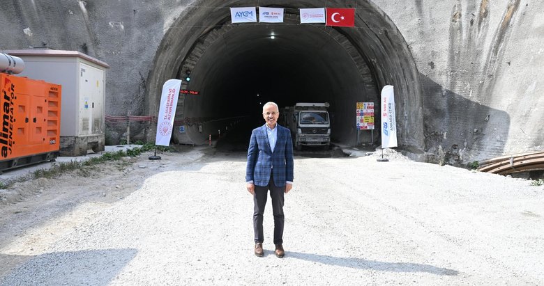 Bakan Uraloğlu’ndan Ankara-İzmir Hızlı Tren Hattı müjdesi! 1 yıl erken bitecek