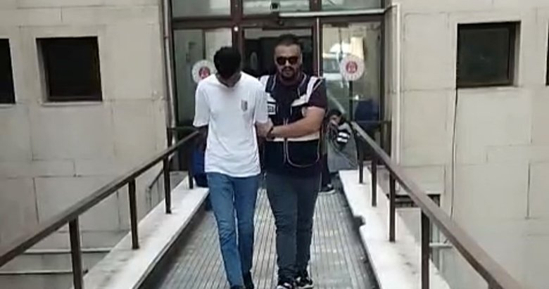 Çocuk istismarcısı firari polisi görünce çimlere yatıp ölü taklidi yaptı