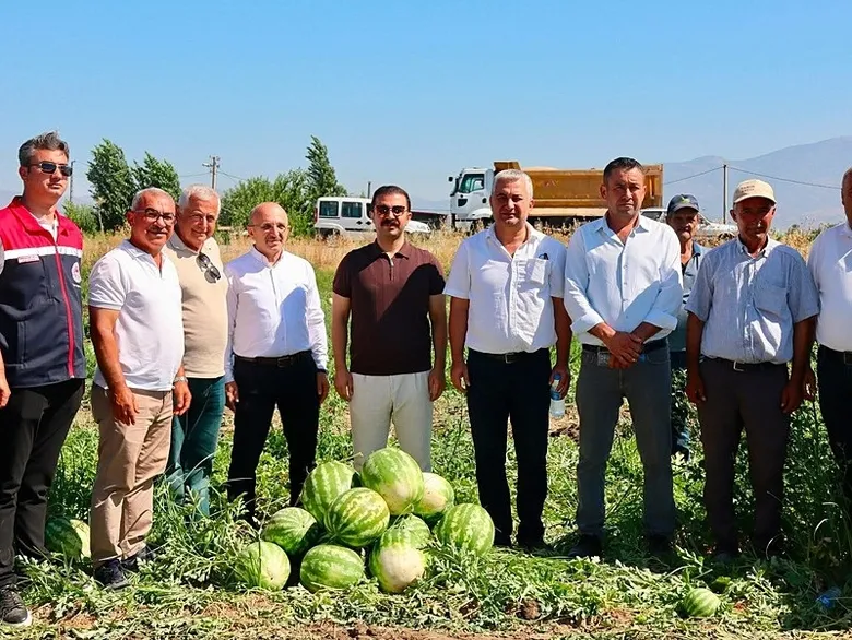 aydinda-bu-karpuzu-yiyen-bir-daha-vazgecemiyor-torenle-hasadina-baslandi-1784204516936.jpeg