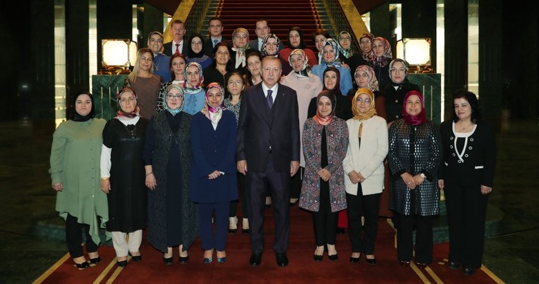 Erdoğan, Hereke Halı Fabrikası çalışanlarını kabul etti