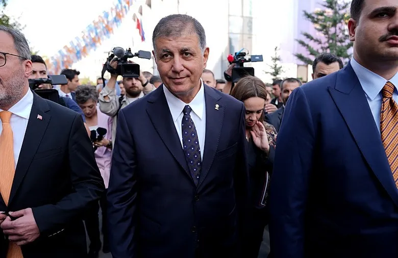ak-partiye-gecen-cemil-tugayin-izmir-projeleri-neler-1791809120253.jpeg