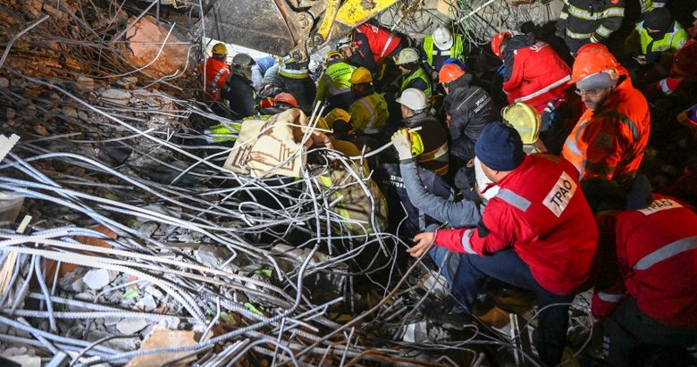 Depremden sağ kurtuldu felaketi anlattı: Bizi duvardan duvara fırlattı
