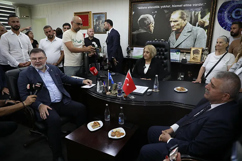 mendereste-ak-parti-zaferi-sonrasi-chp-ve-yeni-partide-siyasi-deprem-pes-pese-istifalar-geldi-1787127904821.png