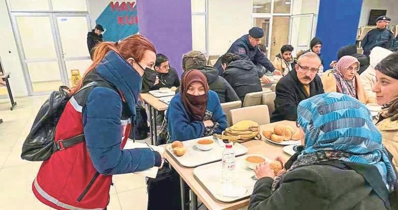 Ege depremzedelere kucak açıyor