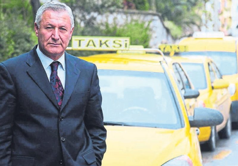 Izmir Deki Taksiler Duraklara Zimmetlendi Ekonomi Haberleri