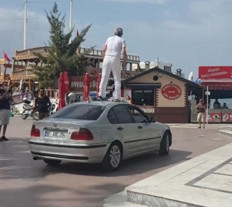 Ayvalık’ta emekli astsubay kılıçla intihar girişiminde bulundu