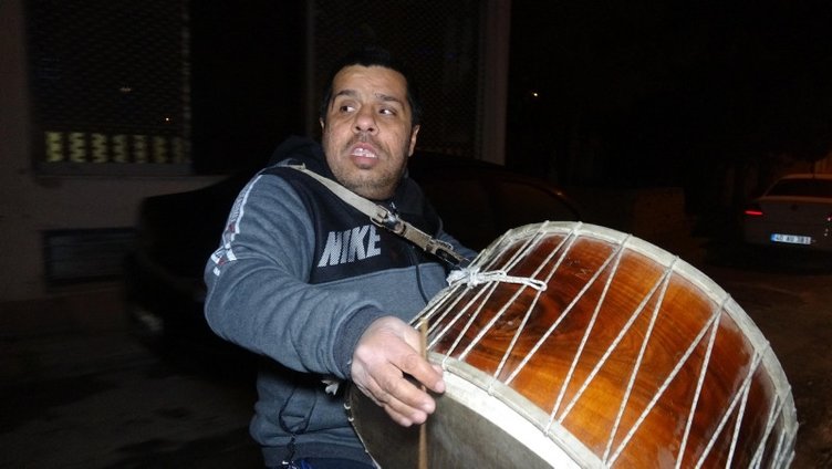 Ramazan davulcuları mesaiye başladı! İzmir sokakları manilerle yankılandı!